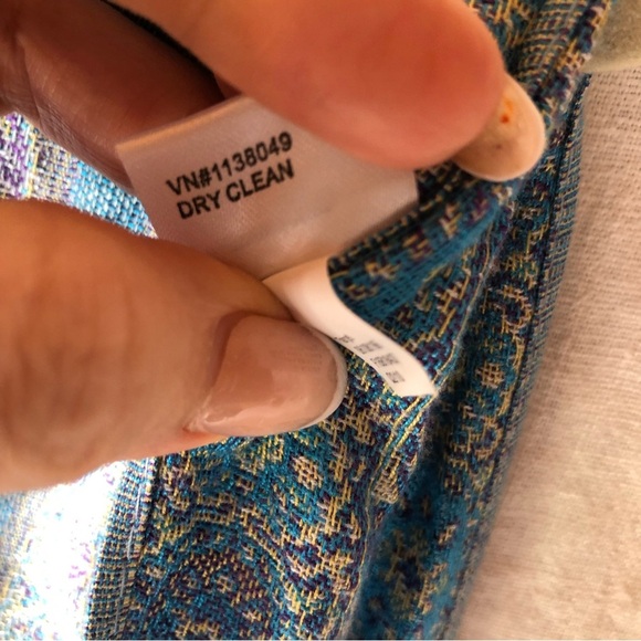 Unbranded beautiful rayon scarf with fringe multi colored paisley size 21” x 78” - Picture 5 of 7